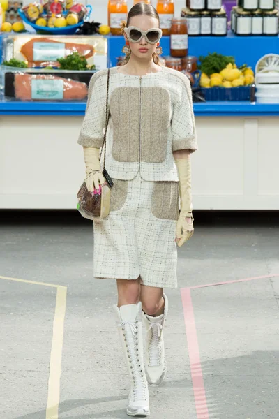 Look 24